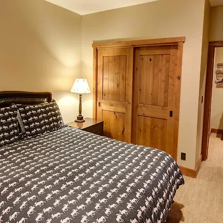 Stonegate 10 - Remodeled 4 Bedroom Home With Loft & Hot Tub